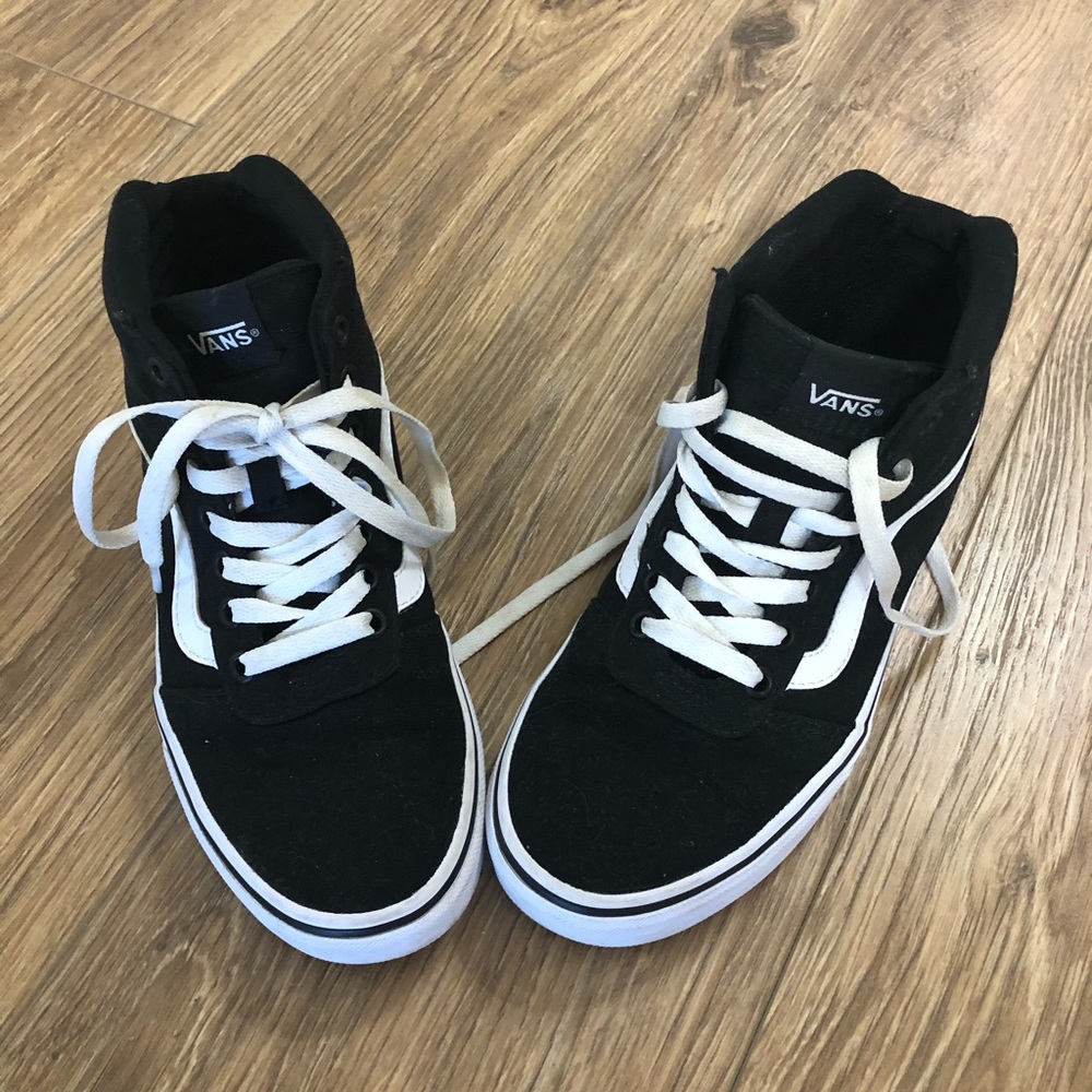 Vans Women’s Sk8-Hi oldskool black sneakers